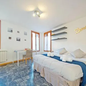 Apartment 410 San Polo Roky Wifi Center, Venedig